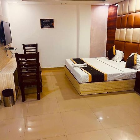 Hotel Cozy Cave Delhi Aiport New Delhi Exterior photo