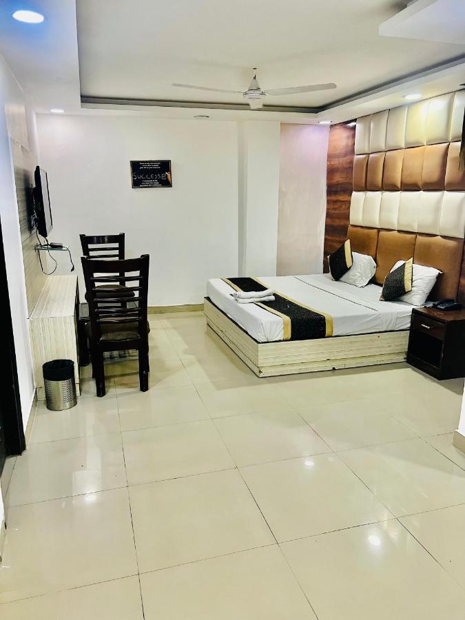 Hotel Cozy Cave Delhi Aiport New Delhi Exterior photo